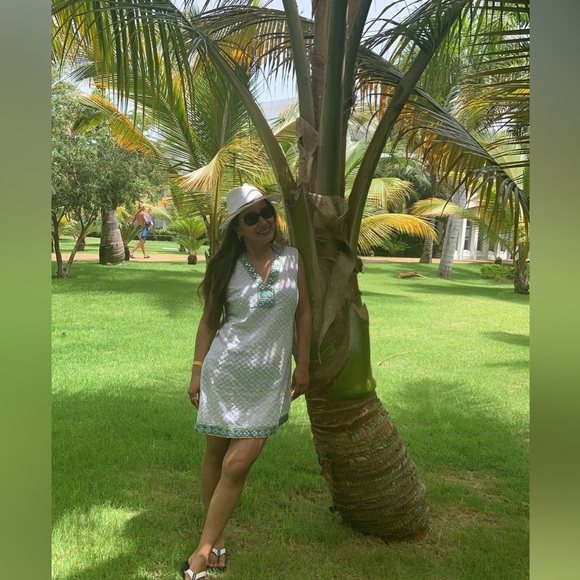 Meet your Posher, Reg 2 Red Store! - Picture 3 of 4